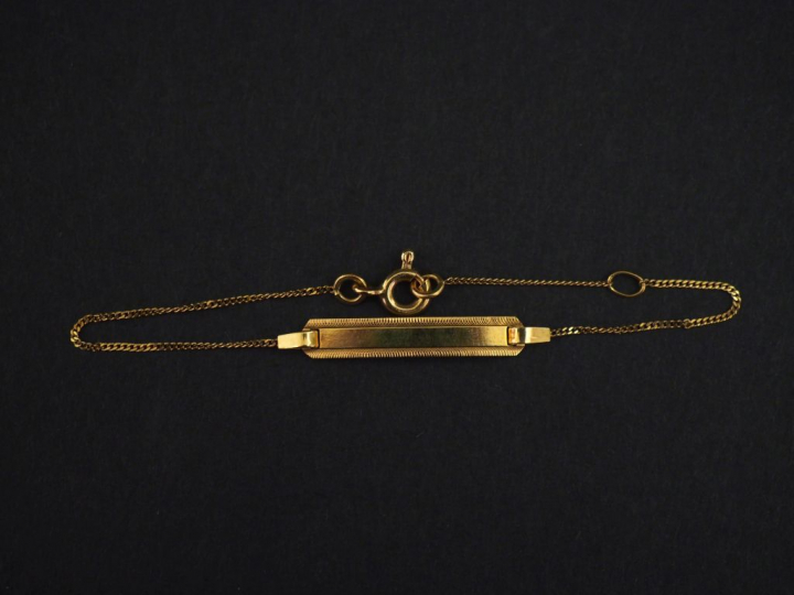 Bracelet de naissance en or jaune 750. Long. 14 cm Poids. 1,31 g   