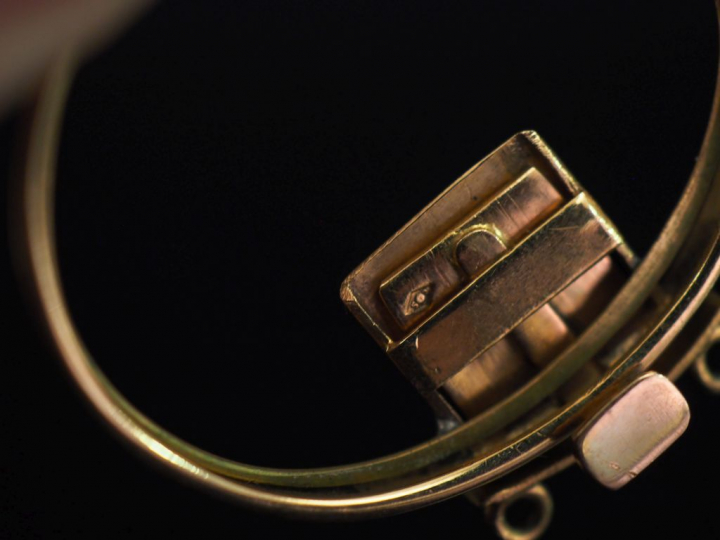 Fermoir de bracelet de forme ovale en or jaune 750. 3,3 x 3 cm Poids. 