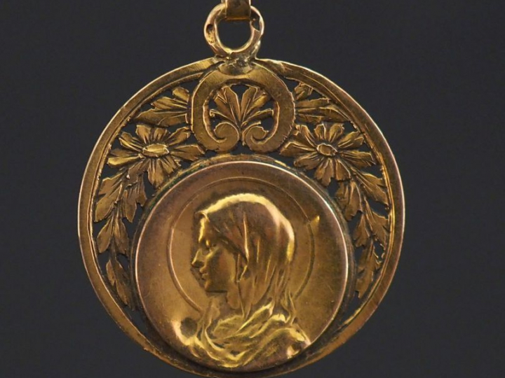 Médaille religieuse en or jaune 750 figurant la Sainte Vierge de profi