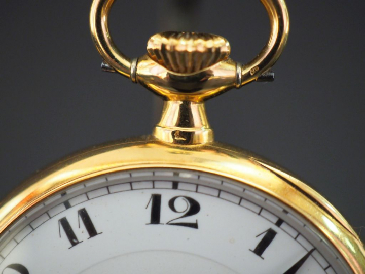ZENITH Montre de gousset en or jaune 750. Cadran à chiffres arabes pou