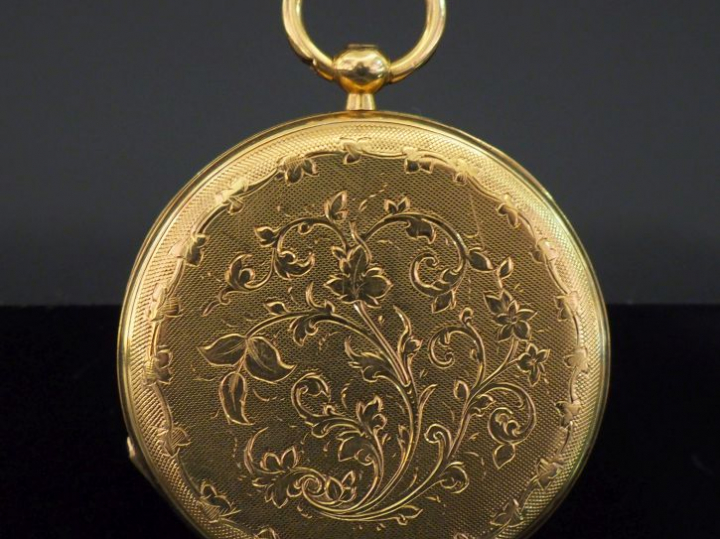 DETOUCHE à Paris Montre aveugle de col en or jaune, à décor de rinceau