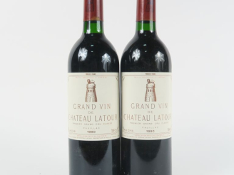 Vente aux enchères 2 BOUTEILLES CHÂTEAU LATOUR 1er GCC PAUILLAC - 1990
