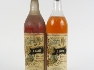Vente aux enchères 2 VIEILLES BOUTEILLES ANISETTE MAS D. BARBE PERPIGNAN - BS