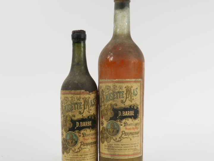 2 VIEILLES BOUTEILLES ANISETTE MAS D. BARBE PERPIGNAN - BS