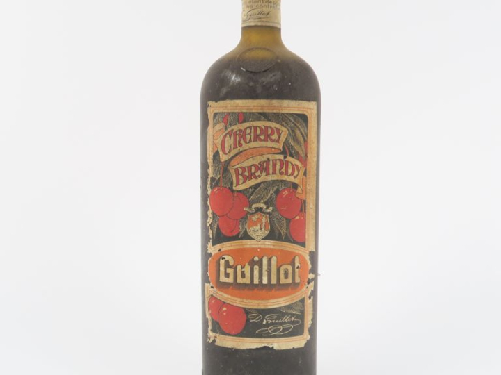 1 VIEILLE BOUTEILLE CHERRY BRANDY GUILLOT - CAPS ETAIN AB