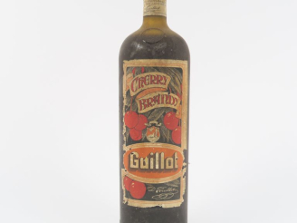 Vente aux enchères 1 VIEILLE BOUTEILLE CHERRY BRANDY GUILLOT - CAPS ETAIN AB