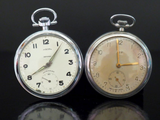 Vente aux enchères Ensemble de deux montres de poche en métal, l’une signée de la maison 