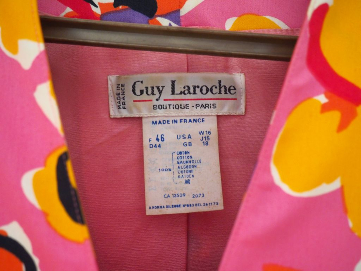 Guy LAROCHE  Ensemble tailleur comprenant une veste et une jupe en cot