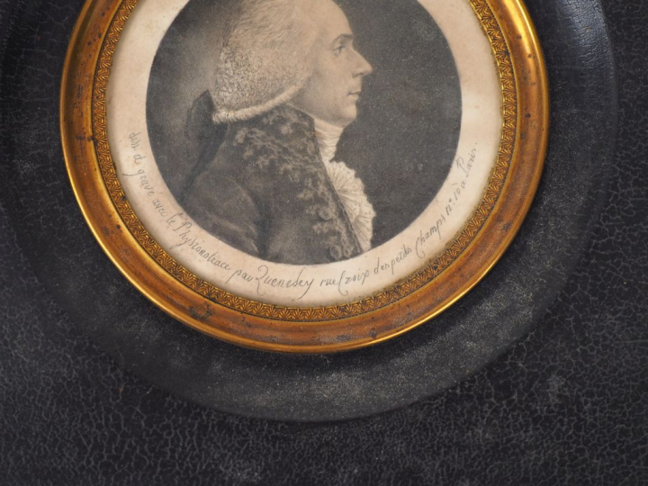 Miniature XIXème, "colombes se rafraichissant". Porte une inscription 