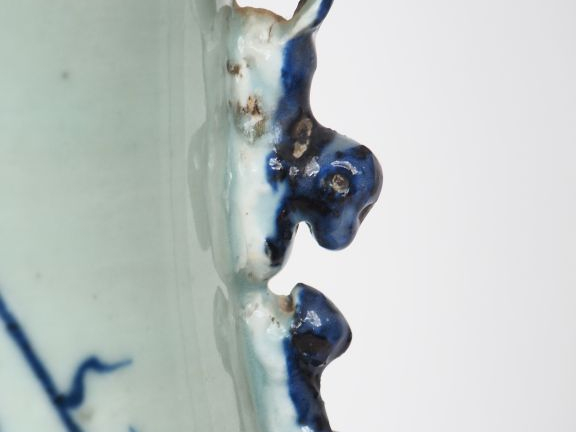 Chine première moitié du XXème. Grand vase balustre en porcelaine à dé