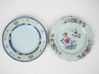 Vente aux enchères Chine XVIIIème période Qianlong pour la compagnie des Indes. Assiette 