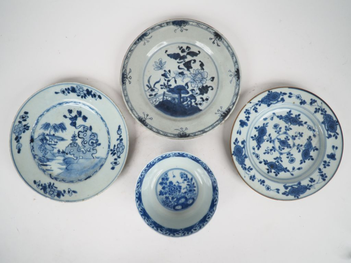 Chine XVIIIème et XIXème  3 assiettes XVIIIème et une coupe en porcela