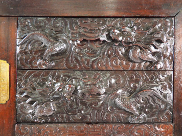 Chine du Sud fin XIXème.  Enfilade ouvrant à trois portes et deux tiro