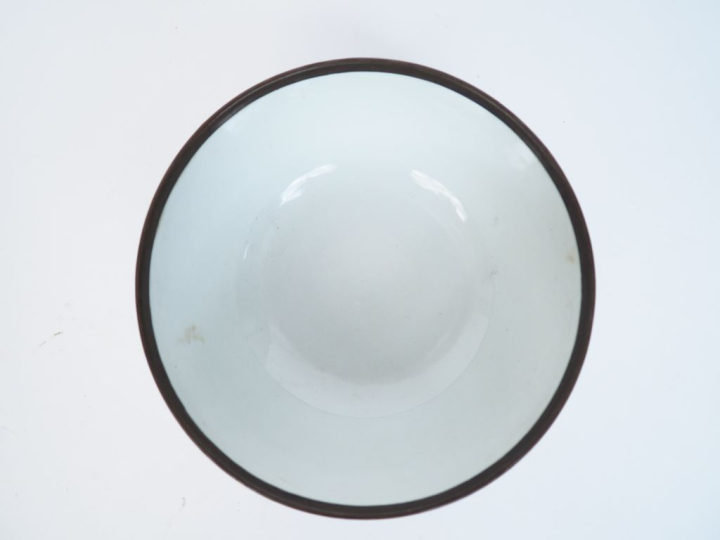 Indochine XIXème.  Coupe en porcelaine blanc bleu de Hué, à décor sur 