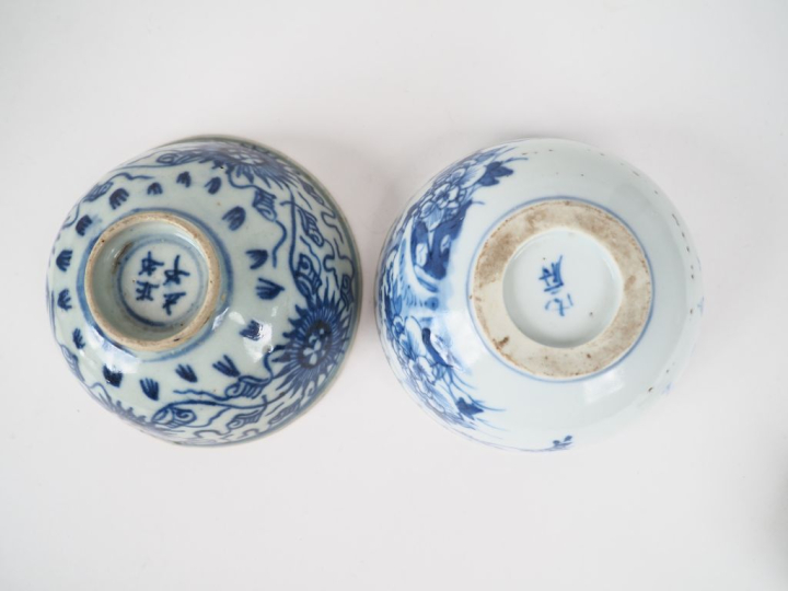Indochine XIXème.  Lot de 5 coupes en porcelaine bleu blanc de Hué : l