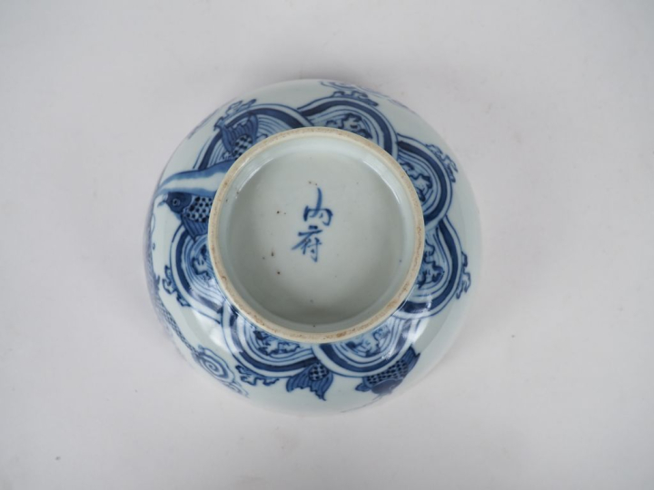 Indochine XIXème. Coupe en porcelaiene blanche décor bleu blanc de Hué