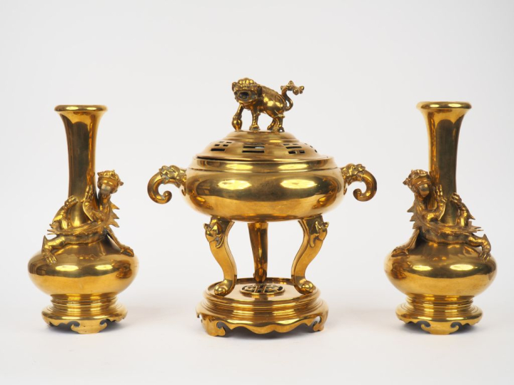 Indochine vers 1920. Garniture composée d'un brûle-parfum et son piète