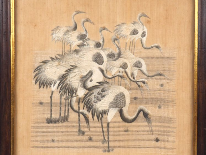Indochine vers 1920.  Panneau en soie et lin à décor d'échassiers en c