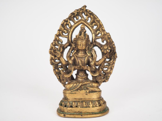 Vente aux enchères Népal XXème. Statuette en bronze figurant boddhisattva. H. 16 cm