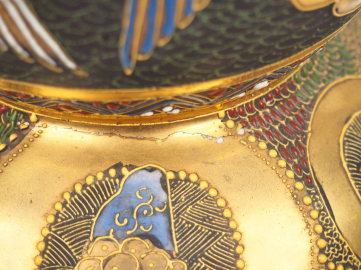 Japon vers 1930. Grand vase de forme double gourde en faience de Satsu