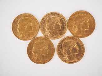 Vente aux enchères Cinq pièces de 20 Francs or, 1904 (x3) et 1905 (x2). FRAIS ACHETEURS 1