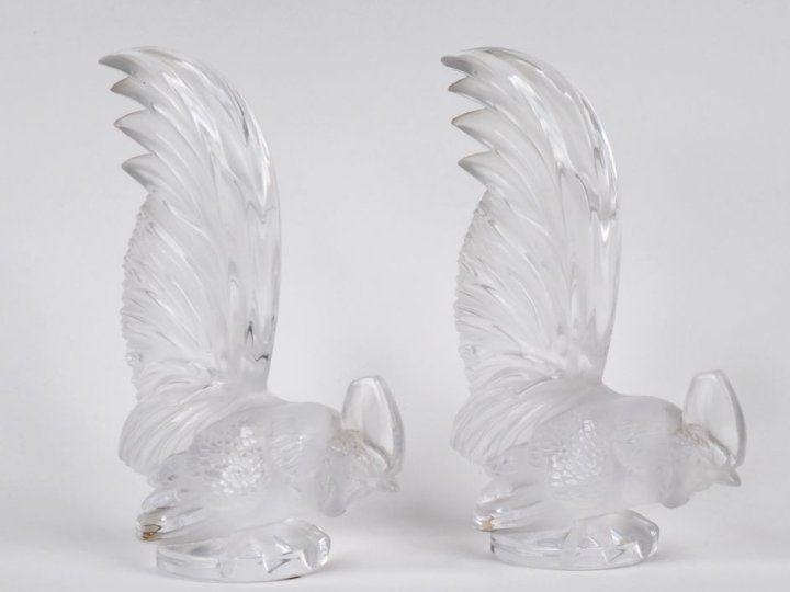 LALIQUE France. "Coqs de bruyère". Paire de sujets en cristal.  H. 20 