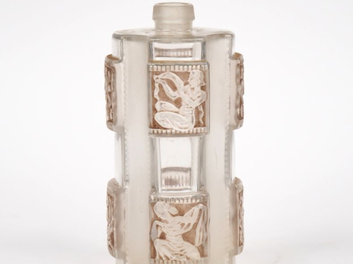 LALIQUE France.  Flacon de garniture de toilette modèle "Hélène" en ve