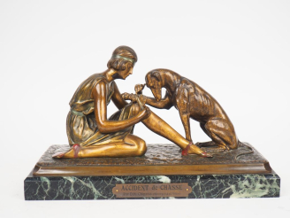 Vente aux enchères CHIPARUS.  "accident de chasse". Sculpture en bronze en partie polychr