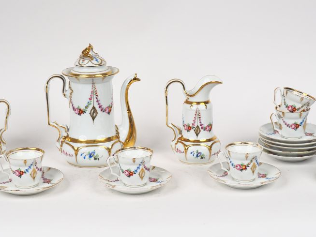 Service à café Napoléon III en porcelaine de Paris, à décor de gurilan