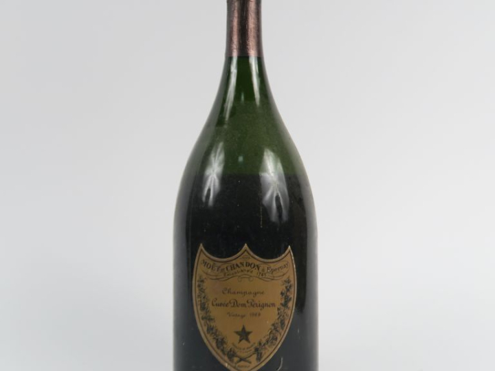 1 MAGNUM CHAMPAGNE DOM PÉRIGNON - 1969 - 10 CM/CAPS CORRODÉE ET AB