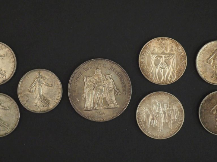 Ensemble comprenant :  - une pièce de 100 Francs argent, 1994 - une pi