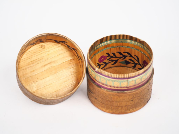 Boîte couverte cylindrique fin XVIIIème - début XIXème en marqueterie 