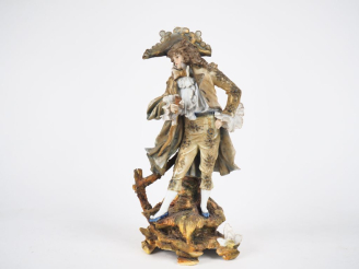 Vente aux enchères Sujet en porcelaine polychrome XIXème, "élégant du Directoire". H. 24 