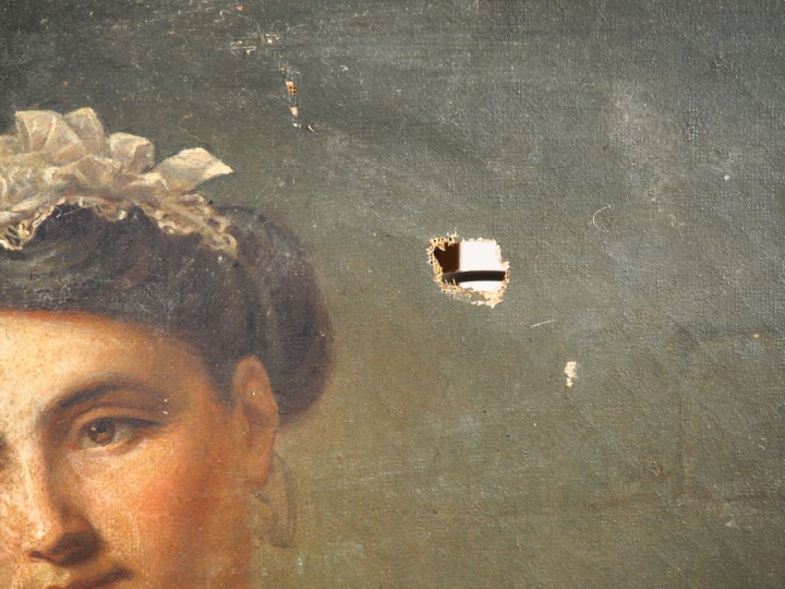 Ecole française XIXème. "Jeune servante au panier de fruits". Huile su