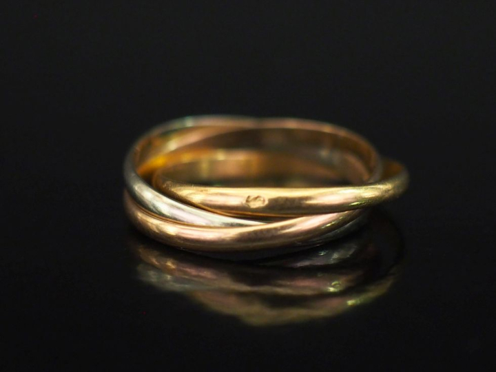 Bague trois anneaux trois tons d'or 750.  TDD. 50 Poids. 2,48 g   