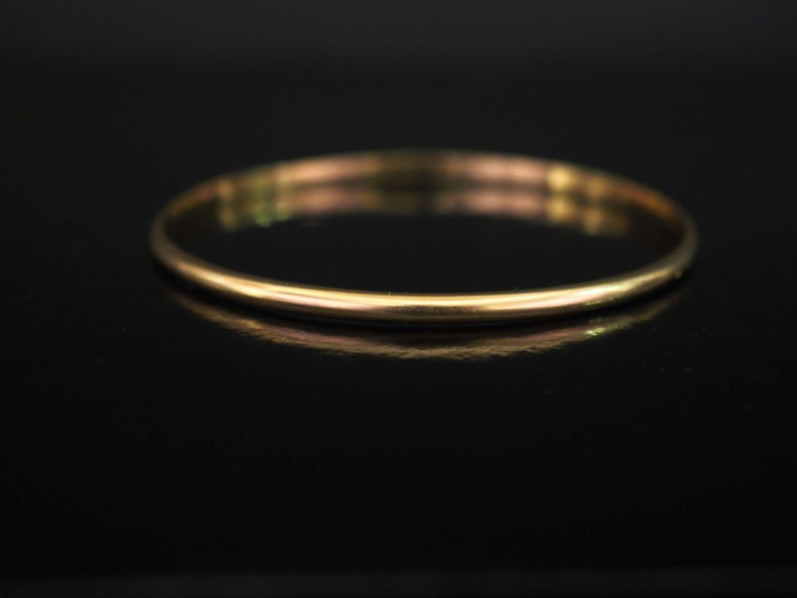 Bracelet jonc en or jaune 750.  Diam. 6,5 cm Poids. 13,40 g   