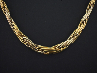 Vente aux enchères Collier articulé deux tons d'or 750, maille entrelacée en chute.  Chai
