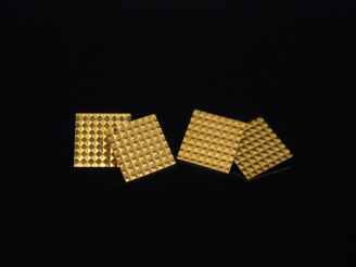 Vente aux enchères Paire de boutons de manchettes en or jaune 750, composés de carrés qua