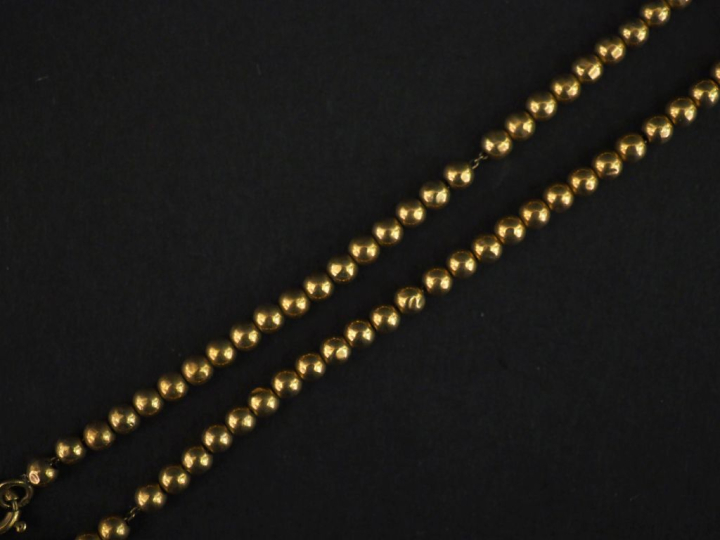 Bracelet souple en or jaune 750, à décor de rang de perles.  Long. 18,