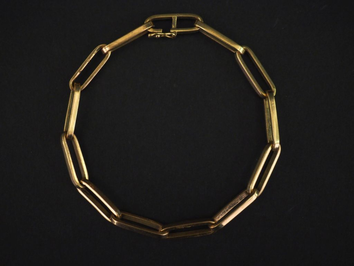 Bracelet souple en or jaune 585, maille forçat ovale.  Long. 21,5 cm P