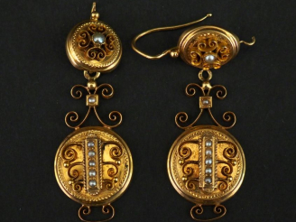 Vente aux enchères Paire de perces oreilles Napoélon III en or jaune 750, sertis de petit