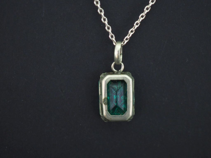 Chaine en argent 835, maille forçat, et un pendentif en métal argenté 