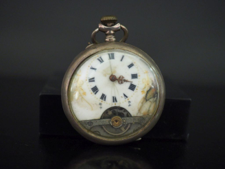 Vente aux enchères Montre de gousset en argent.  Cadran à chiffres romains pour les heure