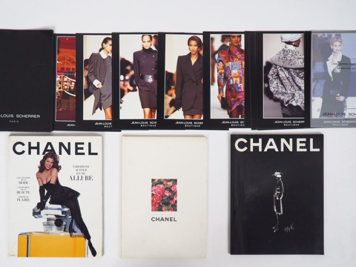 Ensemble comprenant :  - un catalogue et deux magasines Chanel - une s