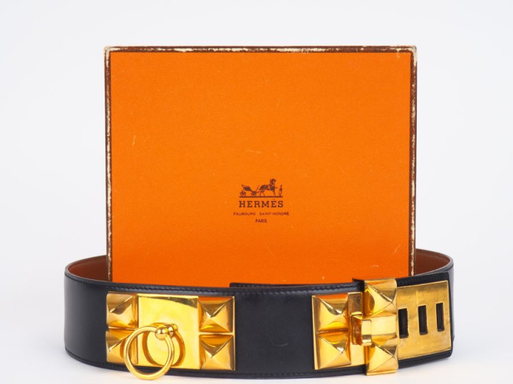 HERMES, Paris Ceinture "Collier de chien", en cuir noir.  Garniture en