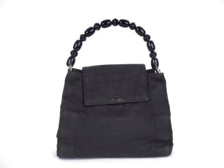 Vente aux enchères Christian DIOR,  Sac porté épaule en tissu noir. Fermeture à rabat et 