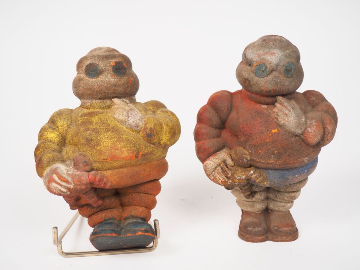 MICHELIN.  Deux sujets bibendums en caoutchouc . Signés. Dim.17 x 12 c