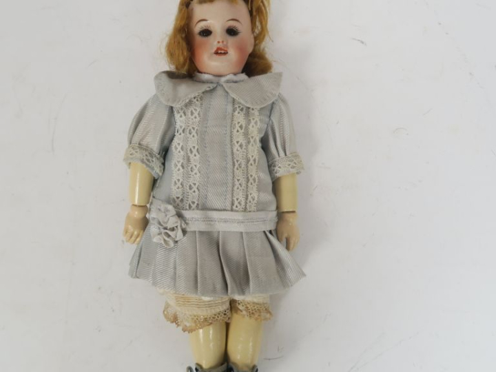 	Lot de petites poupées anciennes comprenant poupée SFBJ 60 hybride mo