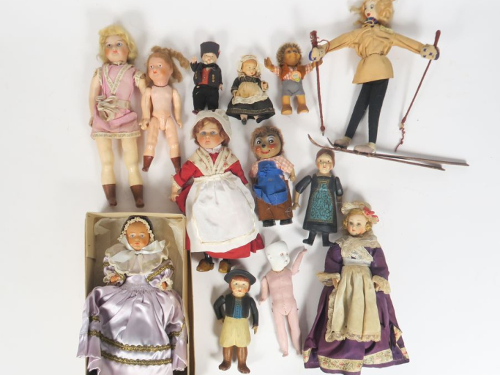 Lot de poupées diverses comprenant poupée SFBJ, grande mignonnette têt