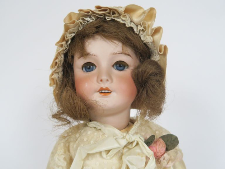 Poupée de fabrication Française moule 301 SFBJ tête porcelaine yeux ba